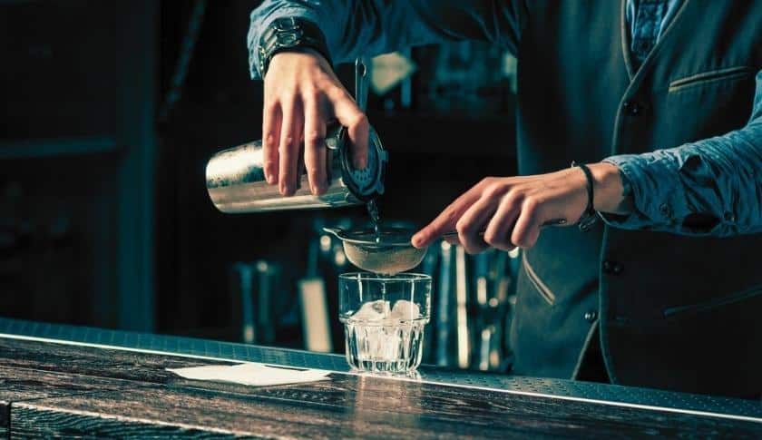 Best Skills Every Man Should Know - Make A Cocktail